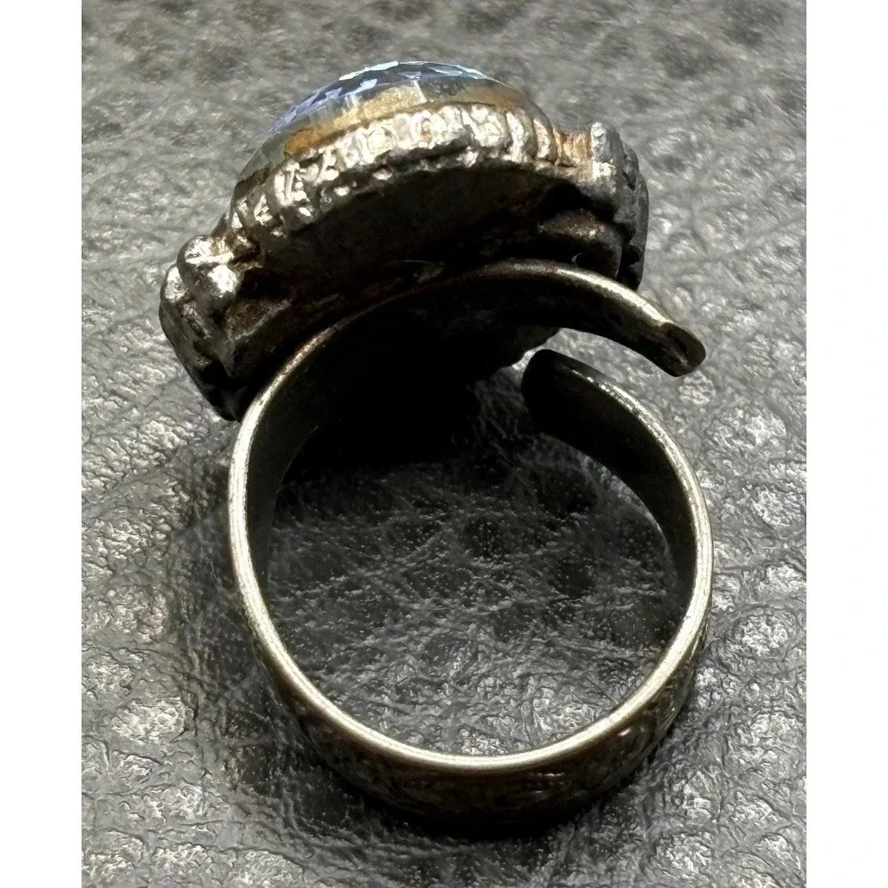 Vintage Virgin Mary Miraculous Medal Glass Cameo Iridescent Ring Silver Tone